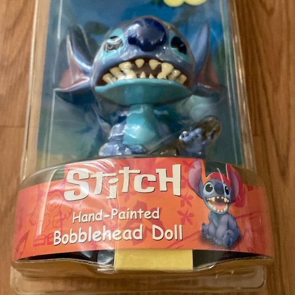 ❤️ Disney’s Lilo & Stitch Hand Painted Bobble Head Doll New in Box - Picture 2 of 9